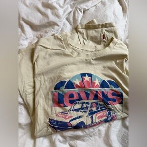 Levi's Cream T-Shirt with Subtle Gray Logo Print